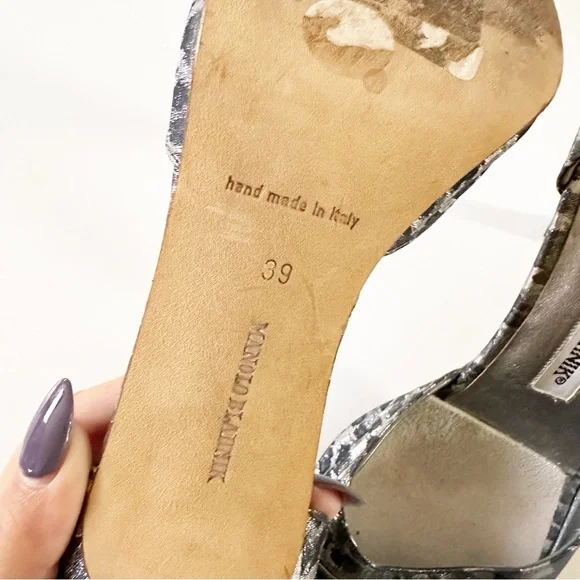 Manolo Blahnik Women’s 9 -39- Silver Cheetah Metallic Buckle D’orsay Heels - Picture 7 of 7